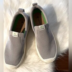 Cariuma Unisex Slip-On Shoes